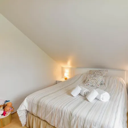 Casa Con Gran Jardin Y Piscina En Cabarceno *