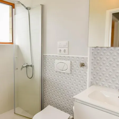 Casa Con Gran Jardin Y Piscina En Cabarceno Villanueva (Cantabria)