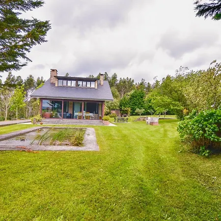 Holiday home Casa Con Gran Jardin Y Piscina En Cabarceno Villanueva (Cantabria)