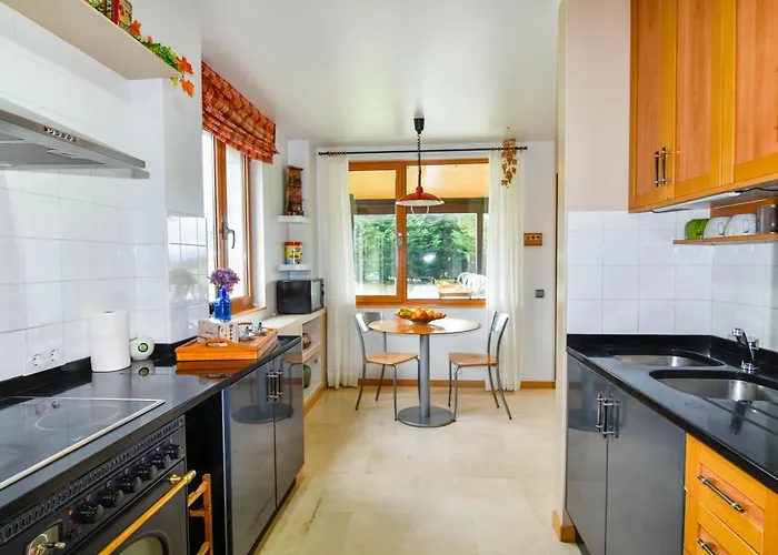 Holiday home Casa Con Gran Jardin Y Piscina En Cabarceno Villanueva (Cantabria)