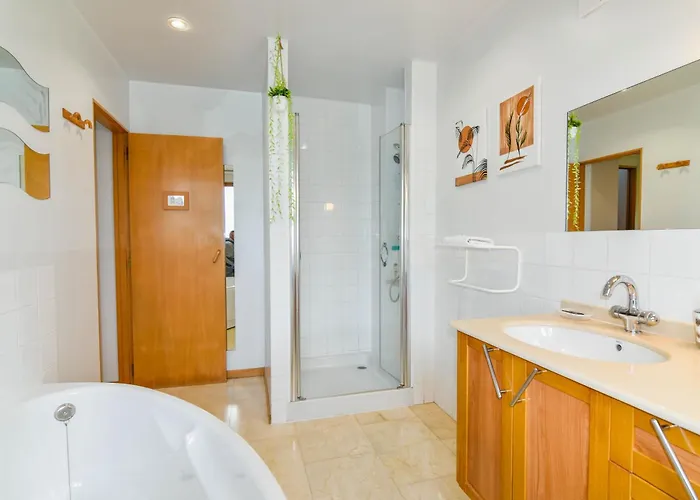 Casa Con Gran Jardin Y Piscina En Cabarceno Holiday home Villanueva (Cantabria)