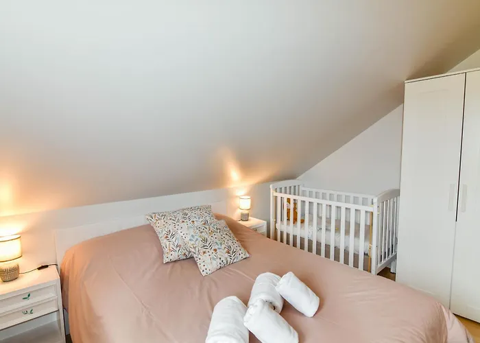 Casa Con Gran Jardin Y Piscina En Cabarceno