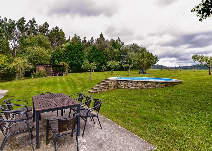 Casa Con Gran Jardin Y Piscina En Cabarceno